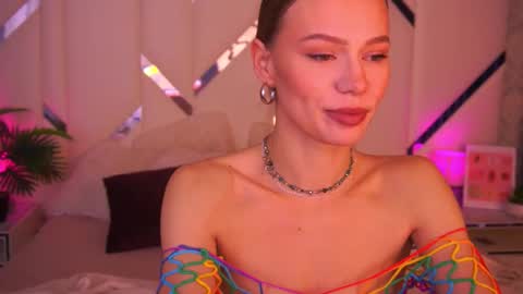 Snapshot of shyysiren chatting on 11.17.25 shyysiren online show from 11.17.25