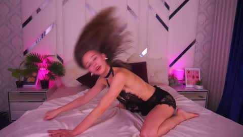 Snapshot of shyysiren chatting on 11.18.25 shyysiren online show from 11.18.25