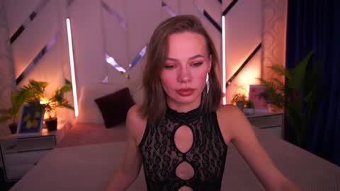 Snapshot of shyysiren chatting on 12.15.25 shyysiren online show from 12.15.25