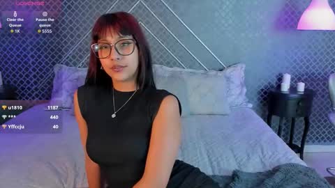 Snapshot of sia_roose chatting on 10.28.25 Sia online show from 10.28.25