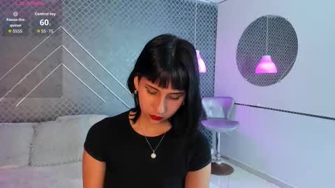 Snapshot of sia_roose chatting on 03.28.26 Sia online show from 03.28.26