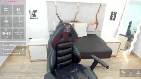 Snapshot of siam_tay chatting on 02.12.25 siam online show from 02.12.25