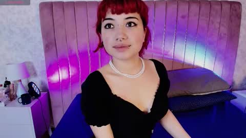 Snapshot of sienna_desiree chatting on 12.15.25 Sienna Desieree online show from 12.15.25