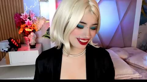 Snapshot of sienna_desiree chatting on 04.09.26 Sienna Desieree online show from 04.09.26