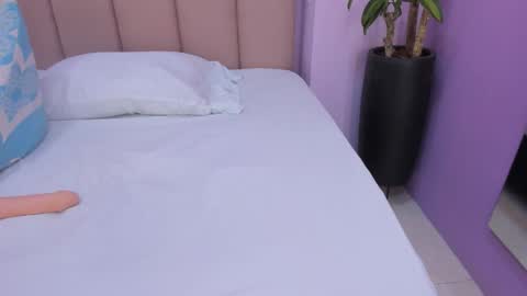 sienna_mg12 online show from 11.28.25