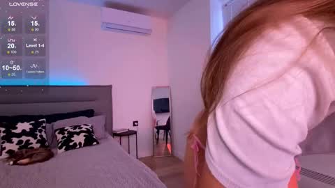 Snapshot of sienna_mi_ chatting on 12.03.25 Lisa online show from 12.03.25