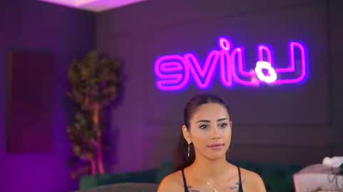 Sienna online show from 11.18.25