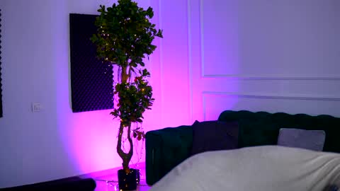 Sienna online show from 04.05.26