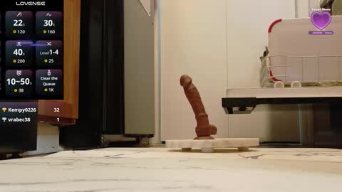 Snapshot of siennaxluxx chatting on 11.10.25 Sienna Luxx online show from 11.10.25