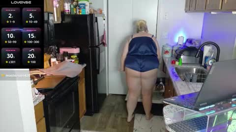 Snapshot of siennaxluxx chatting on 11.19.25 Sienna Luxx online show from 11.19.25