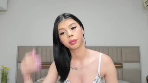 Snapshot of sierra_halle chatting on 11.23.25 SIERRA online show from 11.23.25