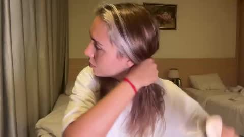 You fav Miss Si online show from 04.12.26