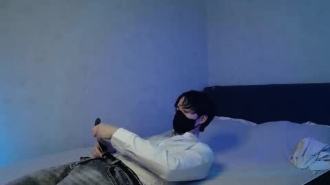 Snapshot of silinti chatting on 12.15.25 Silinti online show from 12.15.25