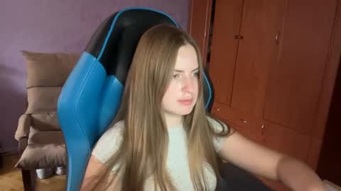 Snapshot of silksinner_ chatting on 06.12.26 Erica online show from 06.12.26