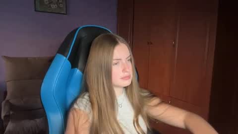 Snapshot of silksinner_ chatting on 06.14.26 Erica online show from 06.14.26