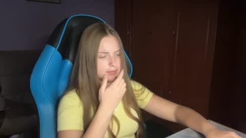 Snapshot of silksinner_ chatting on 06.16.26 Erica online show from 06.16.26