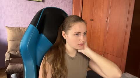 Snapshot of silksinner_ chatting on 06.17.26 Erica online show from 06.17.26