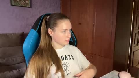 Snapshot of silksinner_ chatting on 06.25.26 Erica online show from 06.25.26