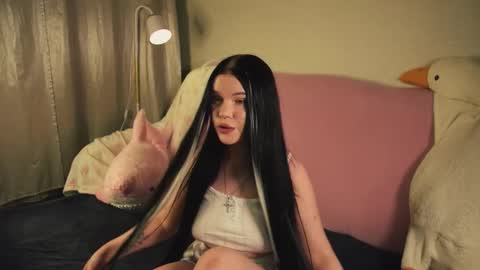 Snapshot of silkyfin chatting on 12.15.25 Nixie online show from 12.15.25