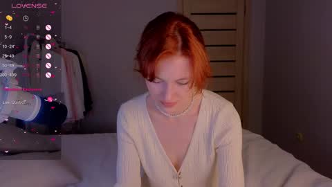 Snapshot of silly___woman chatting on 05.27.26 silly___woman online show from 05.27.26