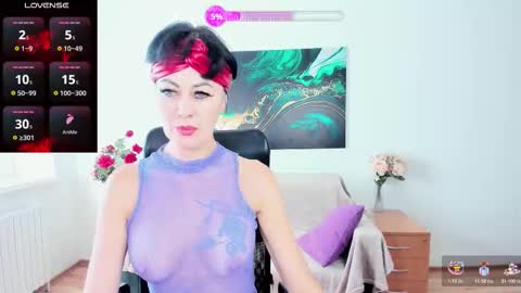 Snapshot of silvia_wallec chatting on 10.30.25 Silvia Wallec online show from 10.30.25