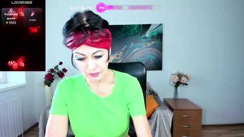 Snapshot of silvia_wallec chatting on 11.12.25 Silvia Wallec online show from 11.12.25