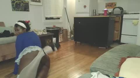 Snapshot of siminfox chatting on 11.28.25 Simin Fox online show from 11.28.25