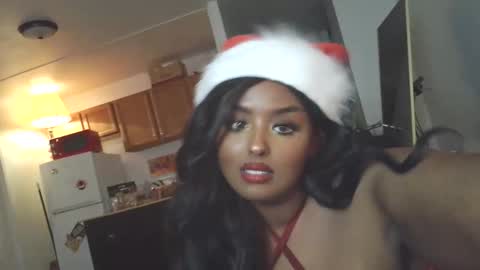 Snapshot of siminfox chatting on 12.03.25 Simin Fox online show from 12.03.25