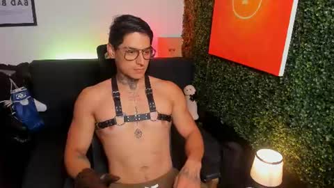 Snapshot of simon_cortes chatting on 07.24.26 Simon Cortes online show from 07.24.26