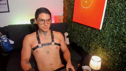 Snapshot of simon_cortes chatting on 07.25.26 Simon Cortes online show from 07.25.26