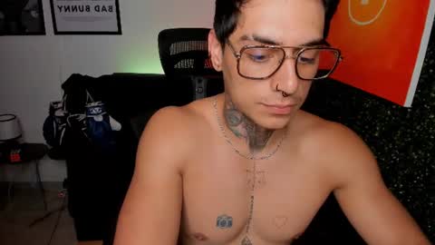 Snapshot of simon_cortes chatting on 07.28.26 Simon Cortes online show from 07.28.26