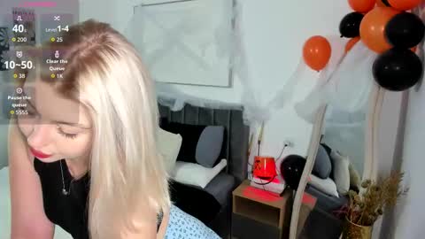 Snapshot of simonagerry chatting on 11.03.25 SimonaGerry online show from 11.03.25