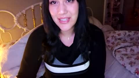 Snapshot of simonesighren chatting on 12.14.25 simonesighren online show from 12.14.25