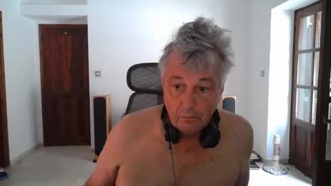 Snapshot of simonthenudist chatting on 09.15.25 Simon online show from 09.15.25