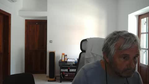 Snapshot of simonthenudist chatting on 04.07.26 Simon online show from 04.07.26