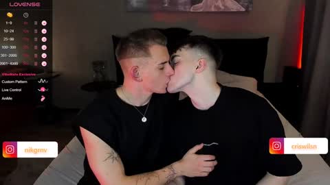 Snapshot of simonwnl chatting on 12.24.24 Simon online show from 12.24.24