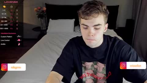 Snapshot of simonwnl chatting on 01.11.25 Simon online show from 01.11.25