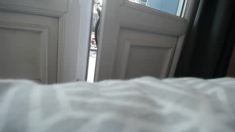 Snapshot of simur_sahso chatting on 12.20.24 Sofi wed. - sat. 11am - 11 pm and Santi with Sofi sun.. - tue. 11 am - 5 pm europe online show from 12.20.24