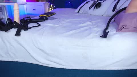 Snapshot of sindeleros chatting on 12.14.24 Ms. Sindel online show from 12.14.24