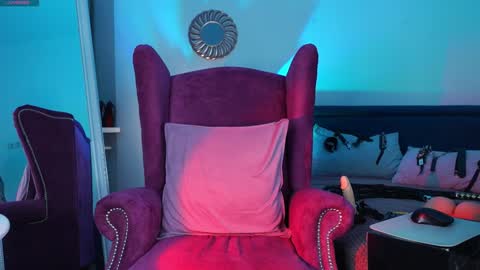 Snapshot of sindeleros chatting on 01.12.25 Ms. Sindel online show from 01.12.25