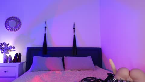 Snapshot of sindeleros chatting on 01.29.25 Ms. Sindel online show from 01.29.25