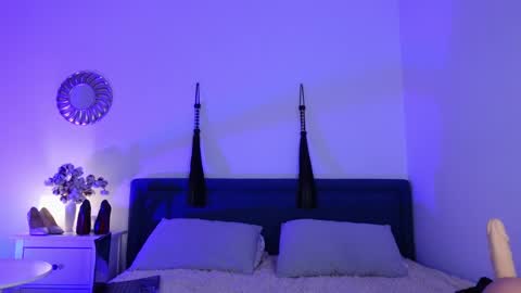 Snapshot of sindeleros chatting on 02.02.25 Ms. Sindel online show from 02.02.25