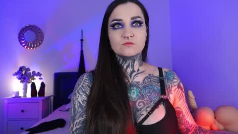 Snapshot of sindeleros chatting on 02.04.25 Ms. Sindel online show from 02.04.25