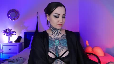 Snapshot of sindeleros chatting on 02.07.25 Ms. Sindel online show from 02.07.25