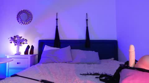 Snapshot of sindeleros chatting on 02.08.25 Ms. Sindel online show from 02.08.25