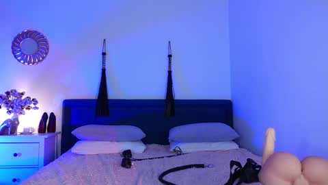 Snapshot of sindeleros chatting on 02.09.25 Ms. Sindel online show from 02.09.25