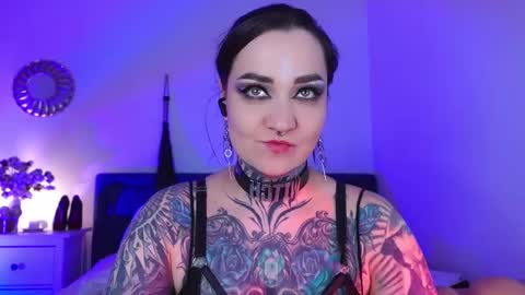 Snapshot of sindeleros chatting on 02.11.25 Ms. Sindel online show from 02.11.25