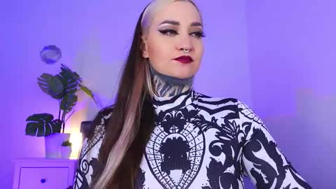 Snapshot of sindeleros chatting on 09.11.25 Ms. Sindel online show from 09.11.25