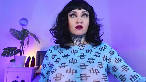 Snapshot of sindeleros chatting on 09.18.25 Ms. Sindel online show from 09.18.25