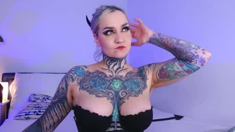 Snapshot of sindeleros chatting on 10.10.25 Ms. Sindel online show from 10.10.25